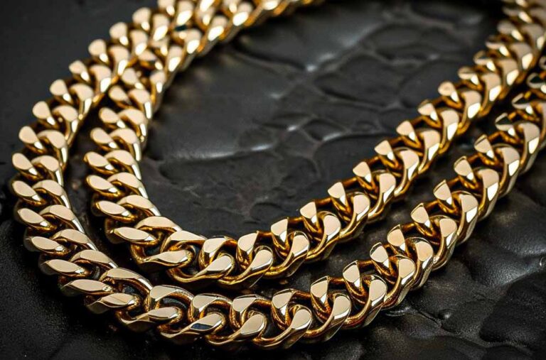 A Guide to Selecting the Right Gold Chain Based on Personal Style